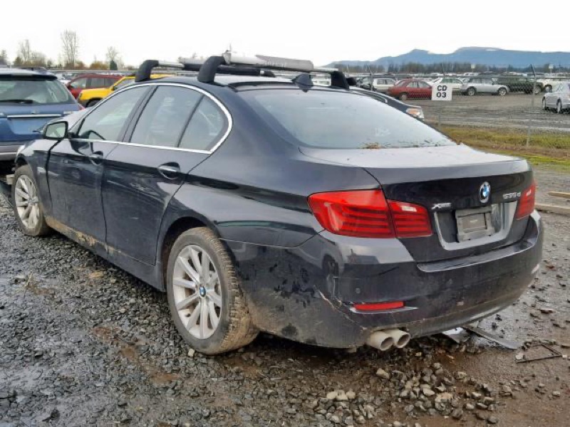 Vehicle photo: front damage detail